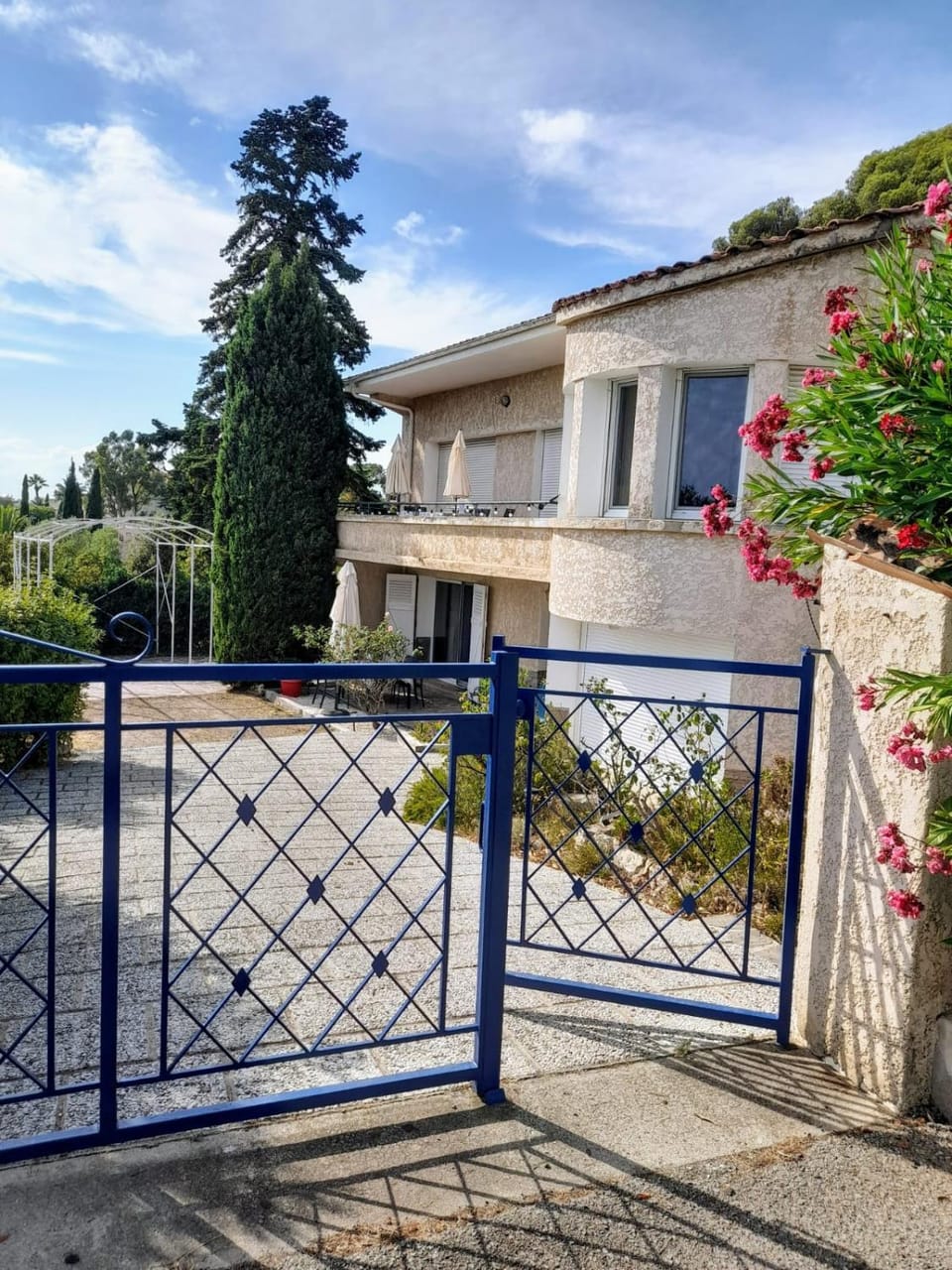 Property building, Garden, Balcony/Terrace
