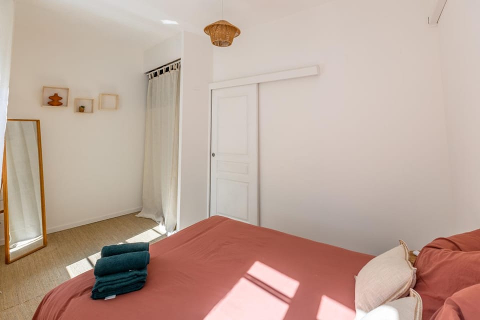Bed, Photo of the whole room, Bedroom, towels, wardrobe