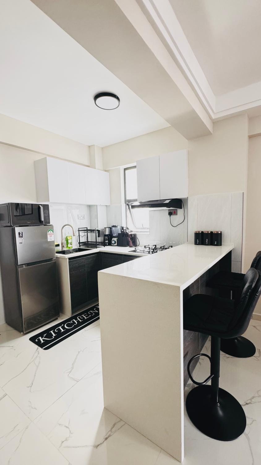 Kitchen or kitchenette, minibar, stove