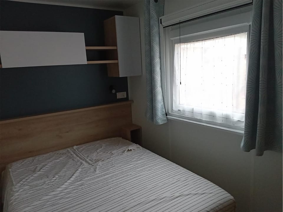 CAMPING Les EMBRUNS - 4 ETOILES Campground/ 
RV Resort in Lege-Cap-Ferret