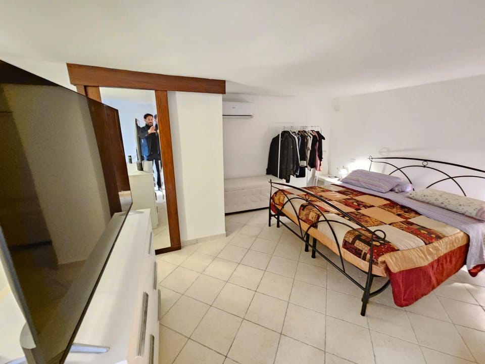 Bed, TV and multimedia, Bedroom, wardrobe, air conditioner