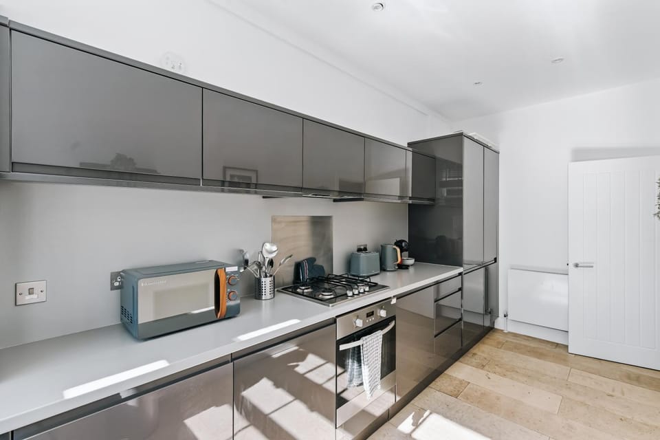 Coffee/tea facilities, Kitchen or kitchenette, dishwasher, oven, pet friendly, toaster