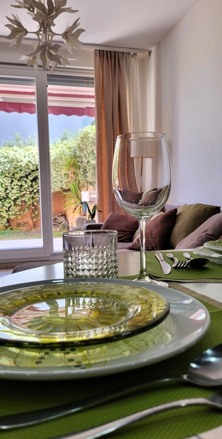 Seating area, Dining area