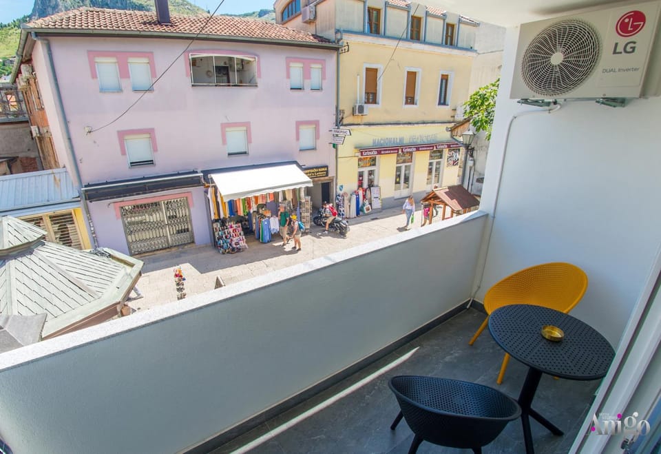 Balcony/Terrace, Street view