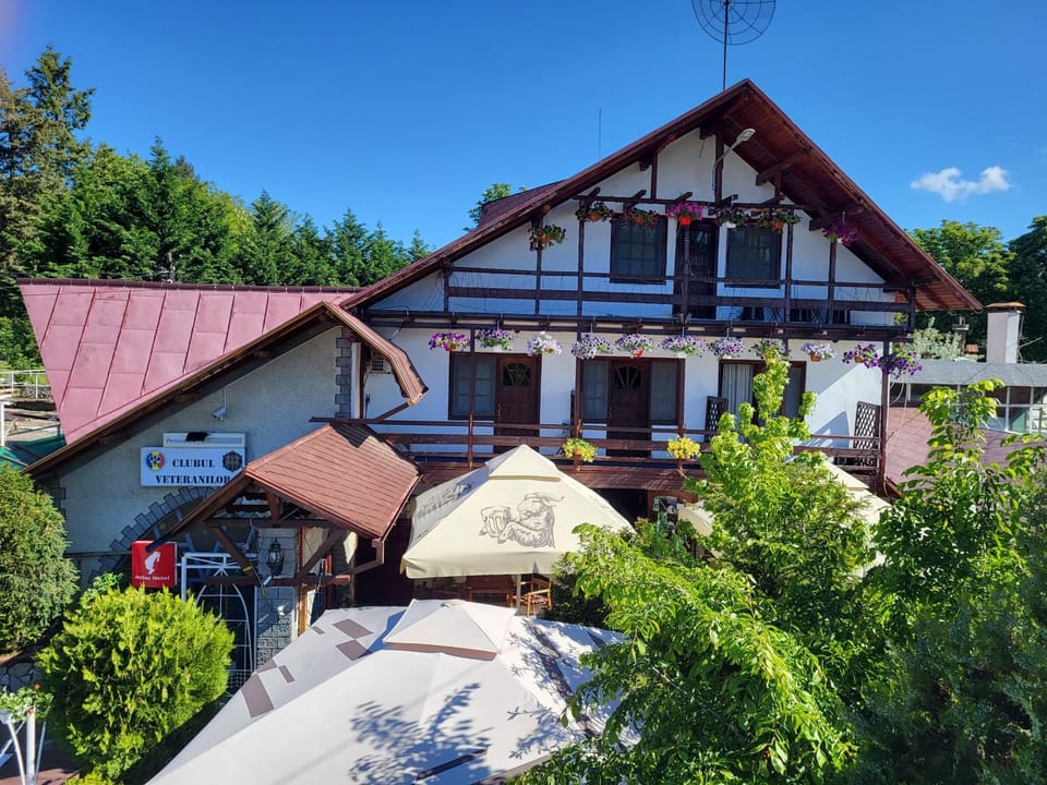 Clubul Veteranilor Bed and Breakfast in Prahova, Romania