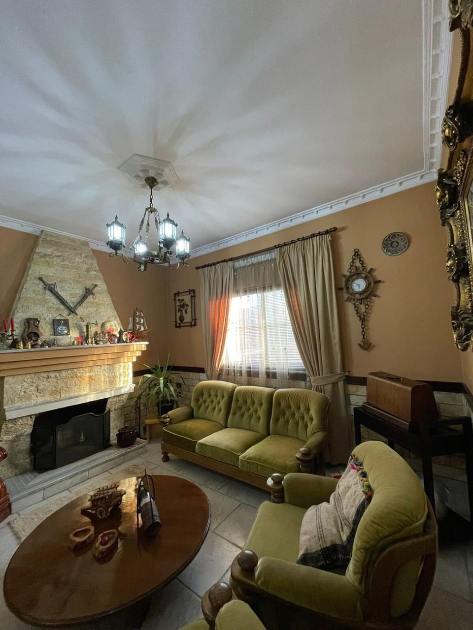 Living room, Seating area