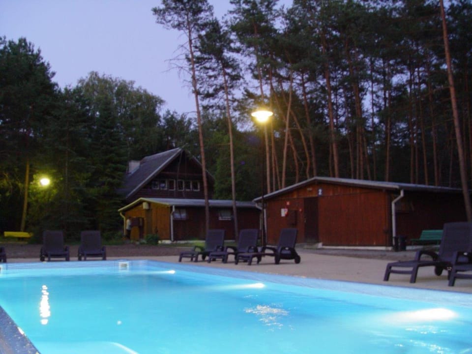Swimming pool, sunbed