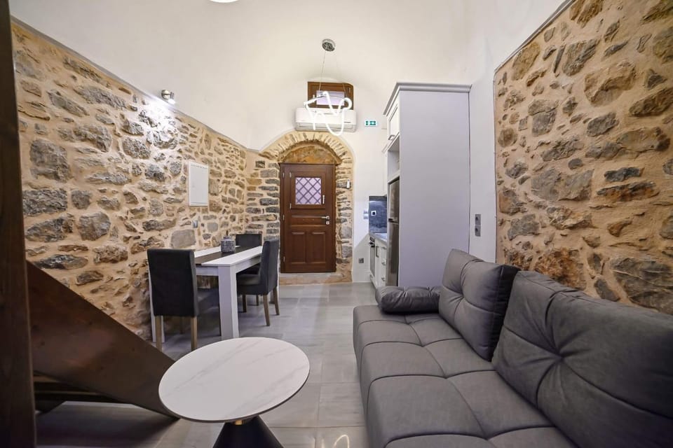 Kitchen or kitchenette, Living room, Seating area, air conditioner