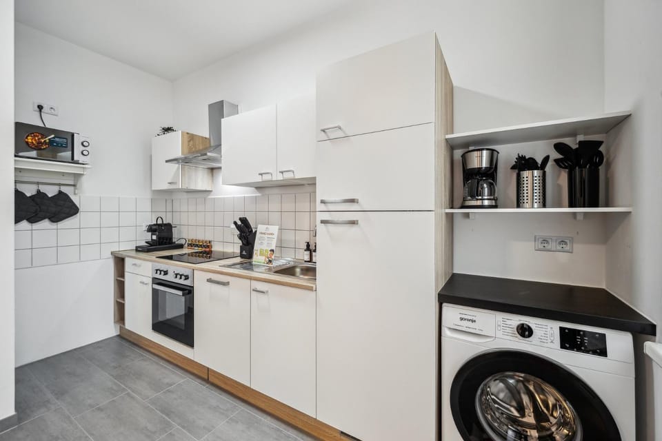 Coffee/tea facilities, Kitchen or kitchenette, dishwasher, oven, pet friendly, stove, toaster, washing machine