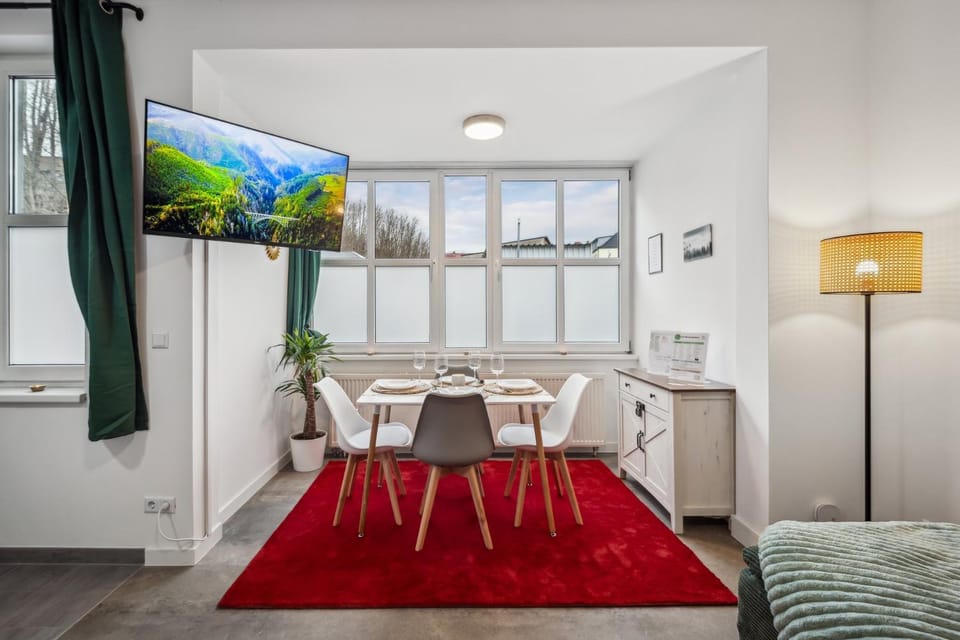 TV and multimedia, Photo of the whole room, Seating area, Dining area