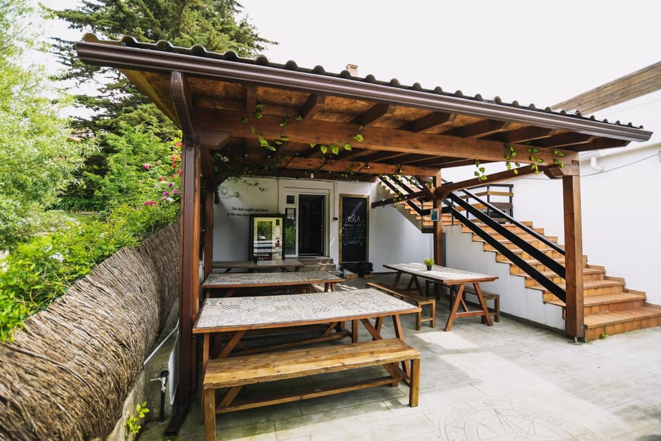 Seating area, Dining area