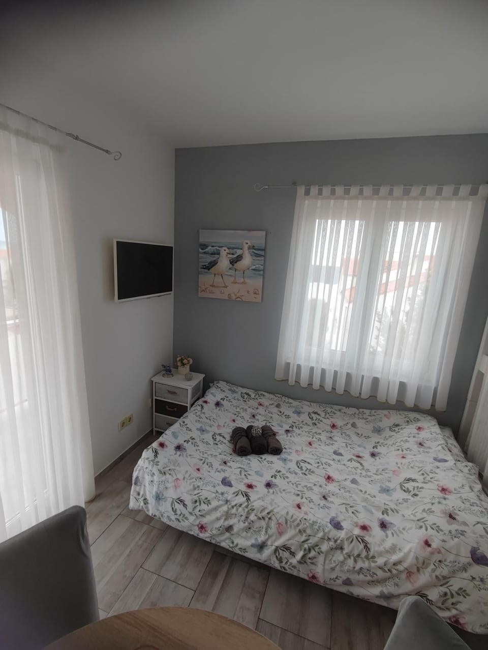 Bed, TV and multimedia, Bedroom