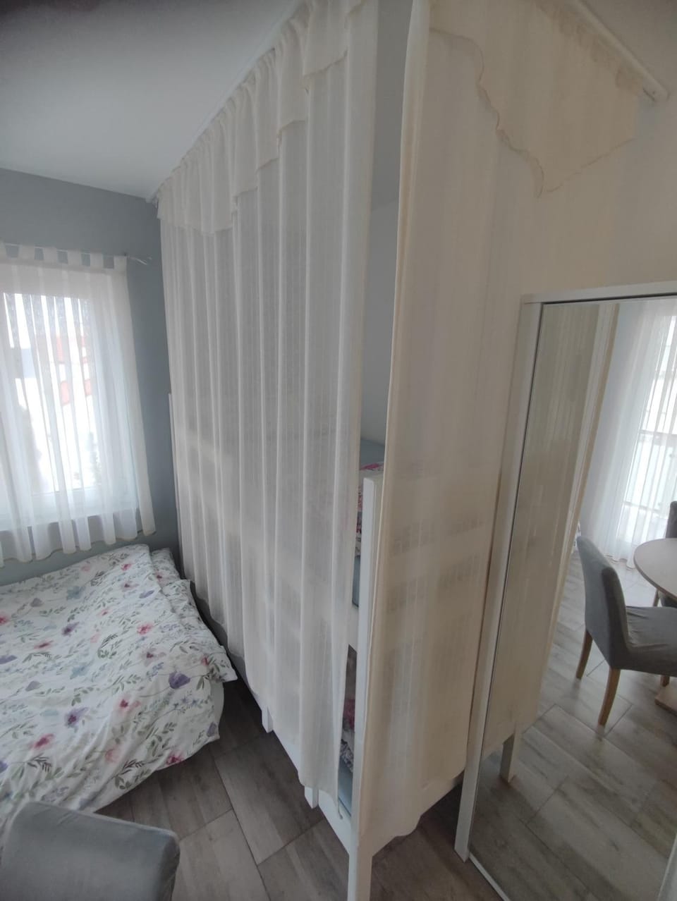 Bed, Living room
