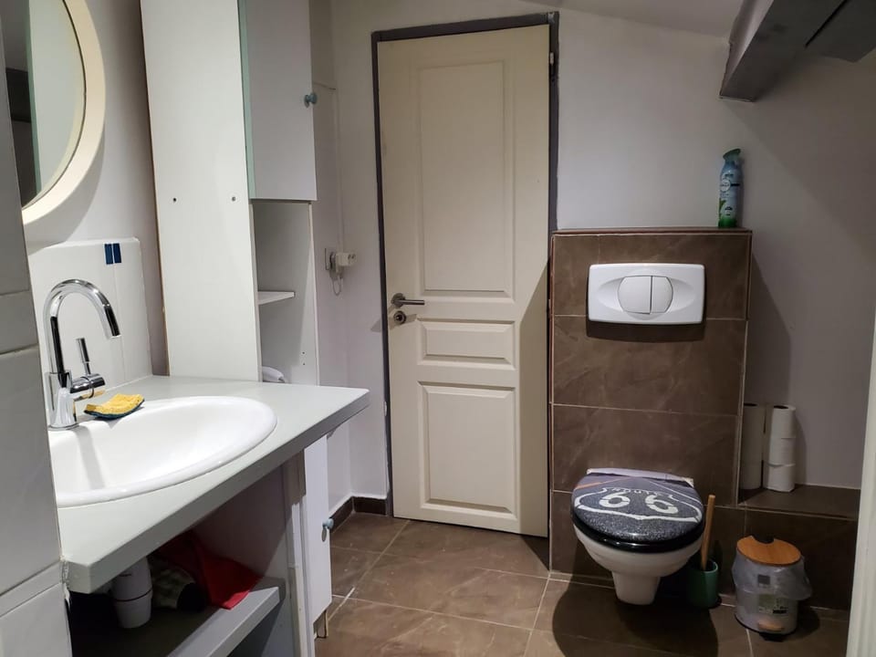 Toilet, Bathroom