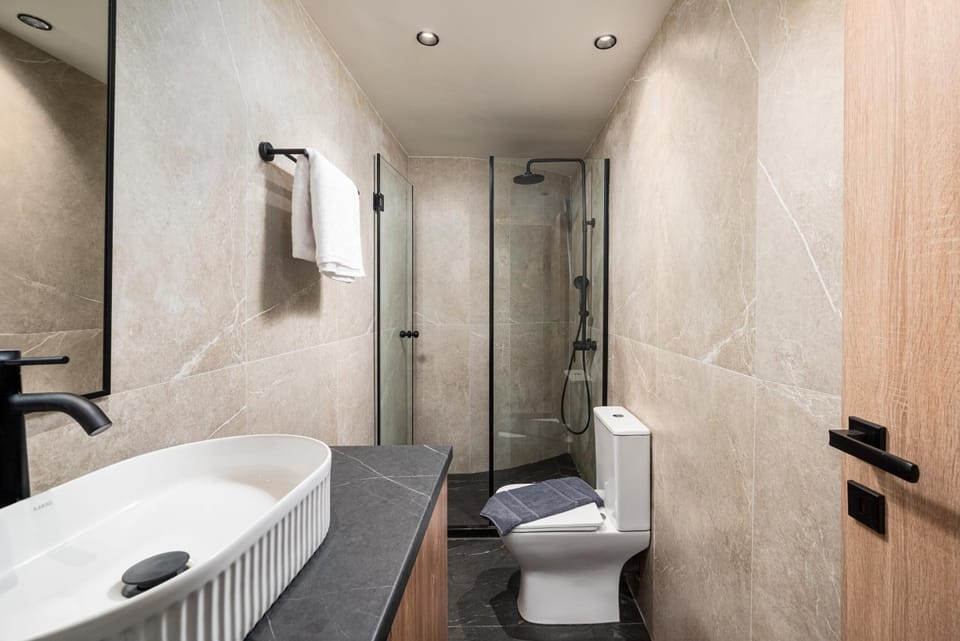 Shower, Toilet, Bathroom, towels