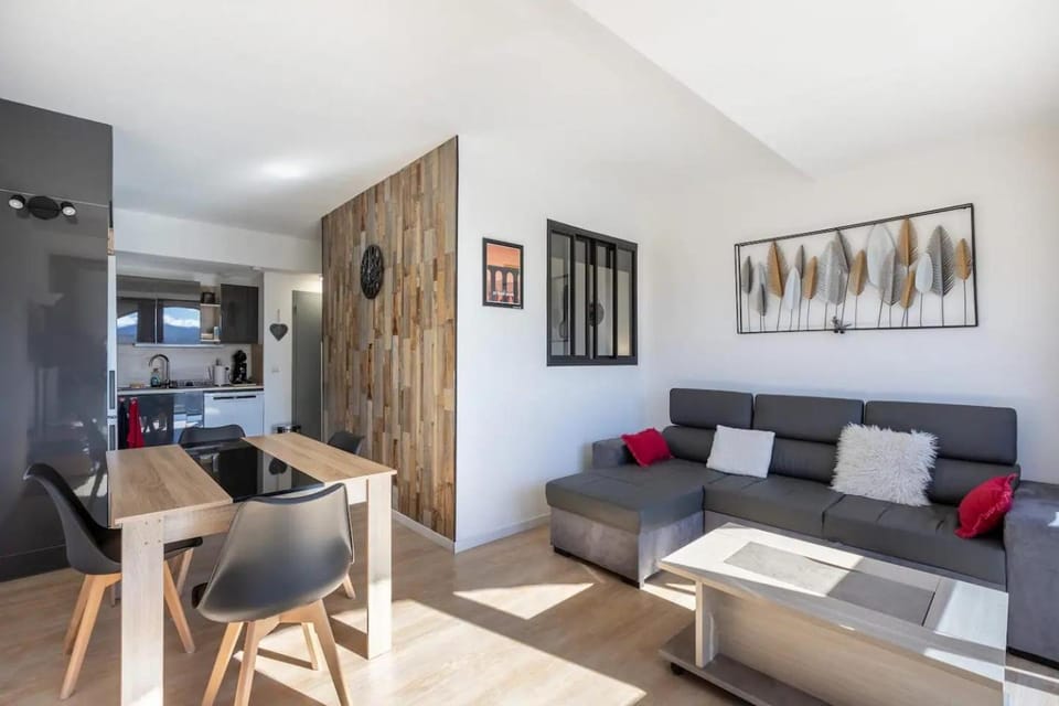 T3 Les Angles Plein Centre Station Apartment in Occitanie