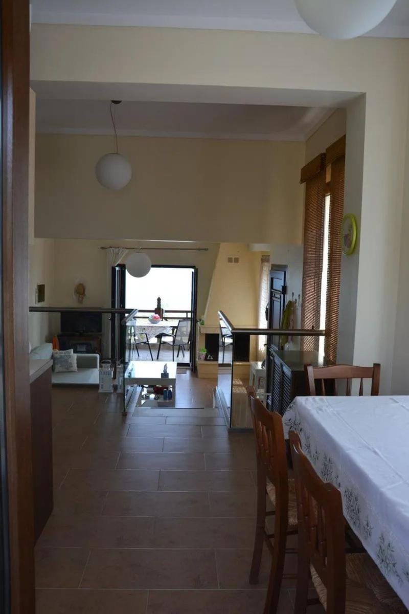 Kitchen or kitchenette, Seating area, Dining area