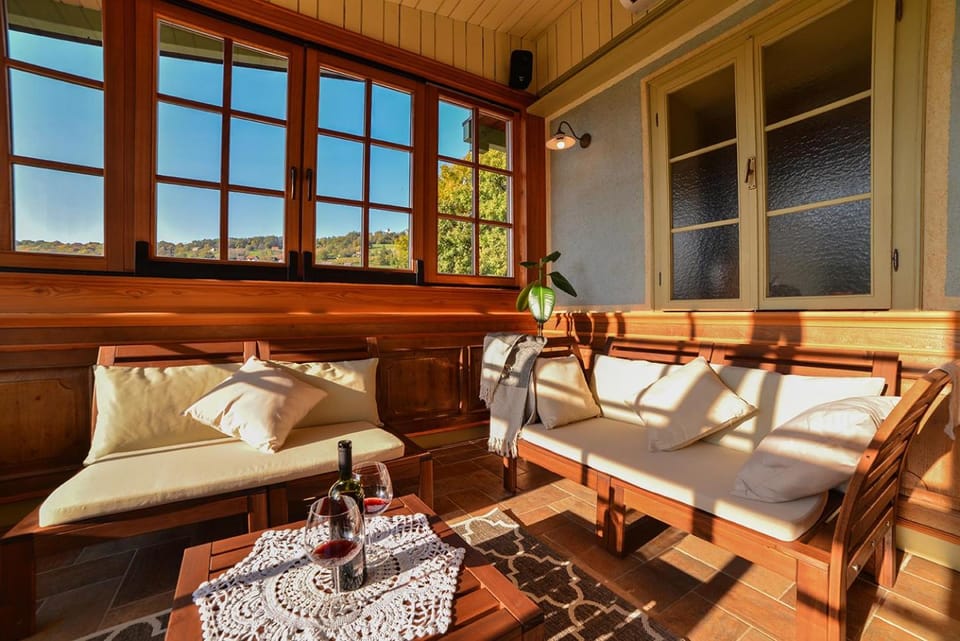 Day, Lounge or bar, Seating area, Landmark view