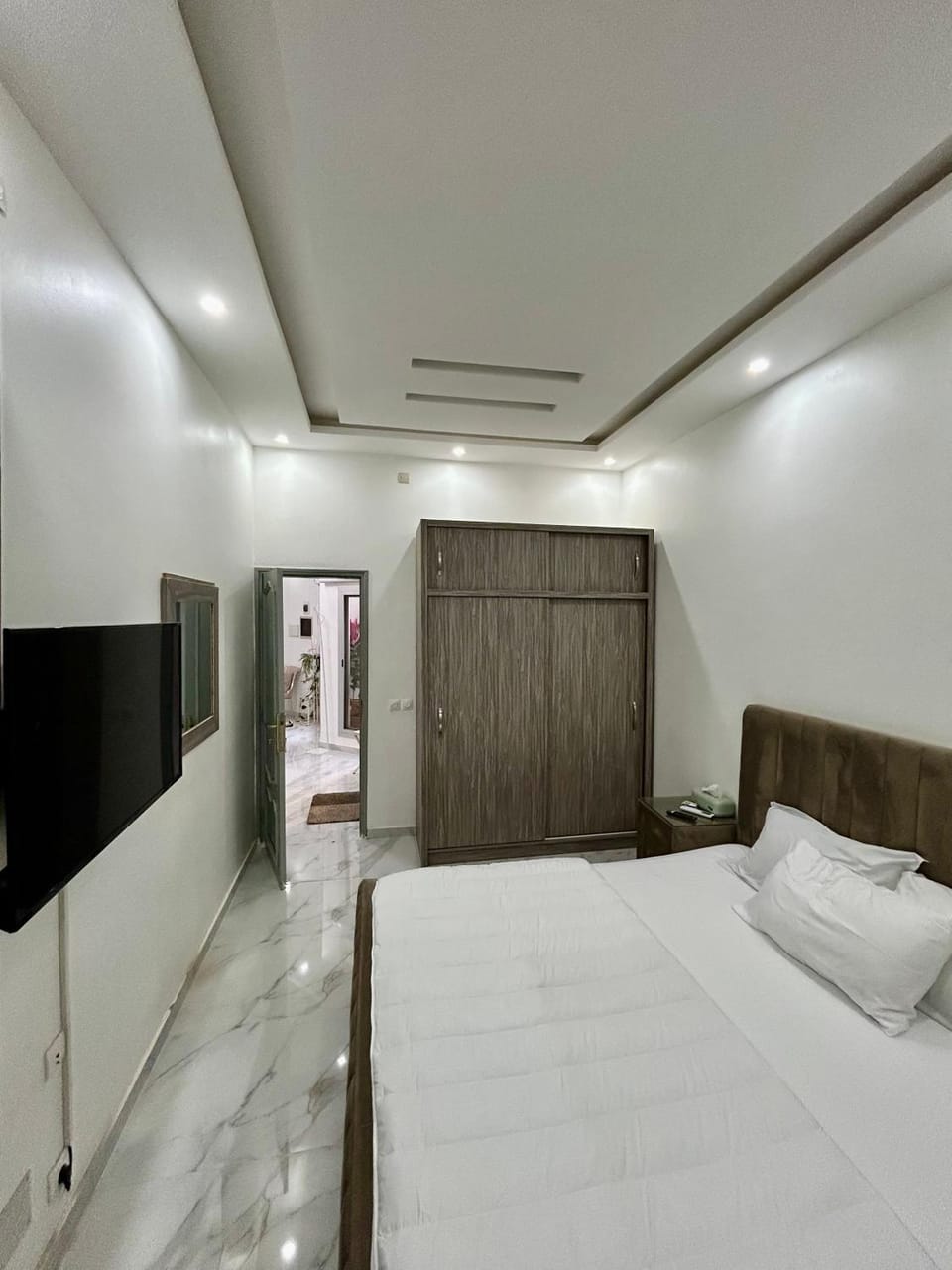 Bed, TV and multimedia, Photo of the whole room, Bedroom, wardrobe
