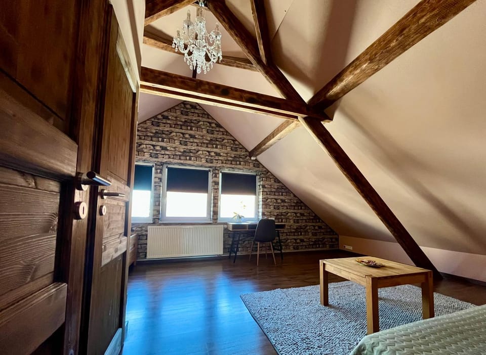 Bed, Photo of the whole room, Seating area, Bedroom