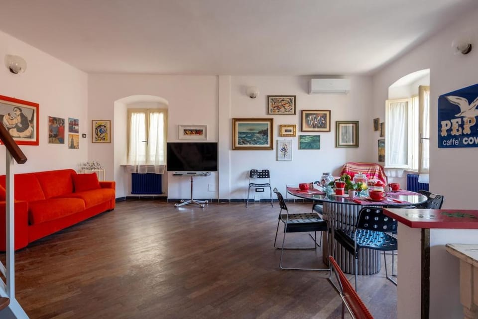 TV and multimedia, Living room, Dining area, Evening entertainment, air conditioner