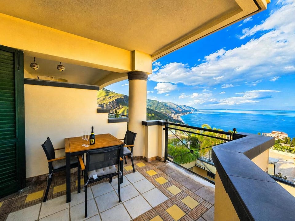Patio, Day, Natural landscape, View (from property/room), Balcony/Terrace, Sea view
