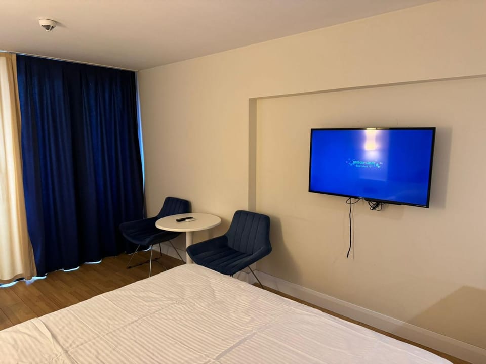 Communal lounge/ TV room, TV and multimedia, Seating area