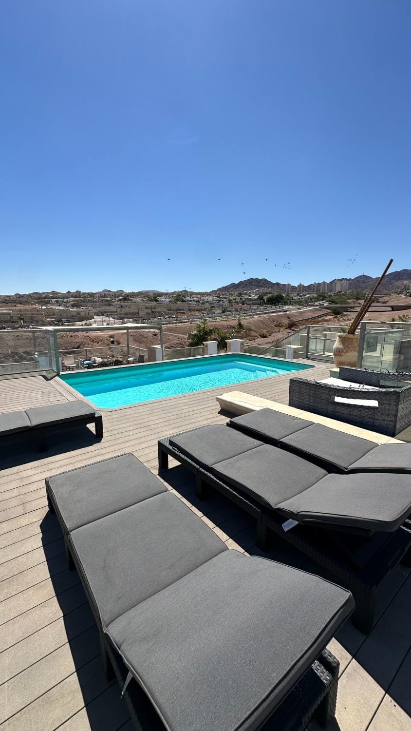 Penthouse Lotus 18 Private Heated Pool 4BR Apartment in Eilat