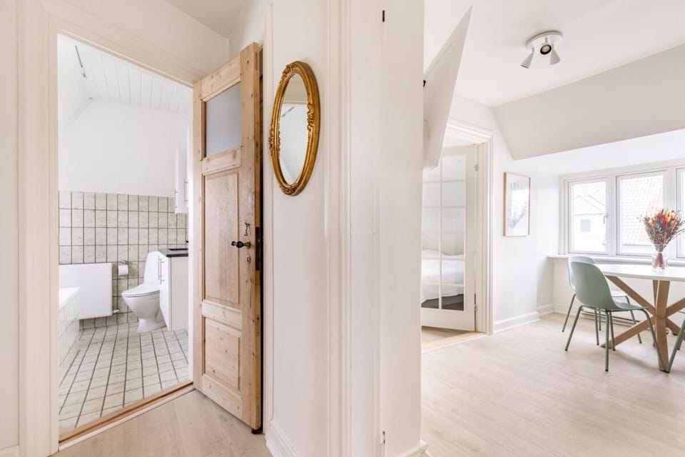 Toilet, Bathroom, Living room, Dining area