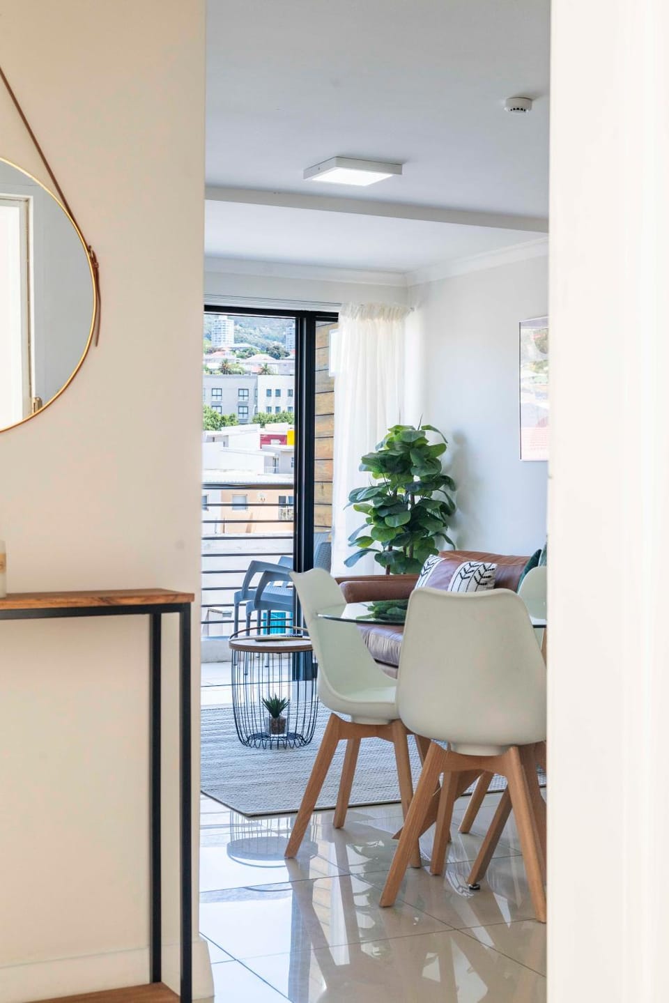 TableMountain Views 2BR Parking Balcony Pool Apartment in Cape Town