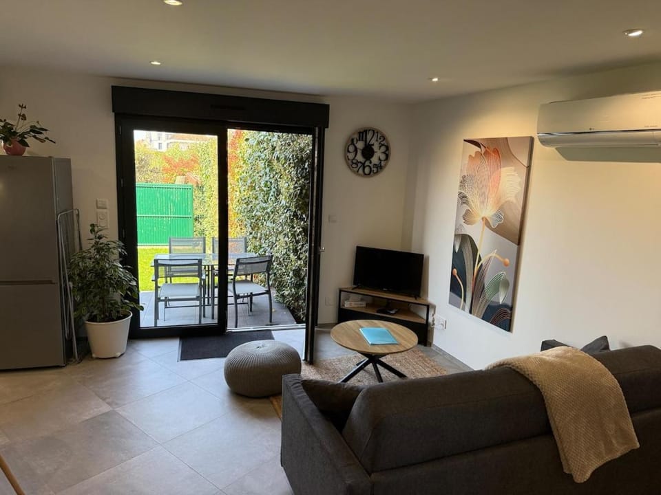 La Maison d'à Coté Apartment in Orléans
