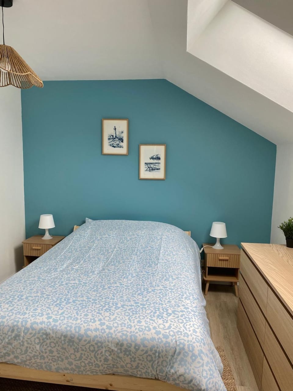 Bed, Photo of the whole room, Bedroom