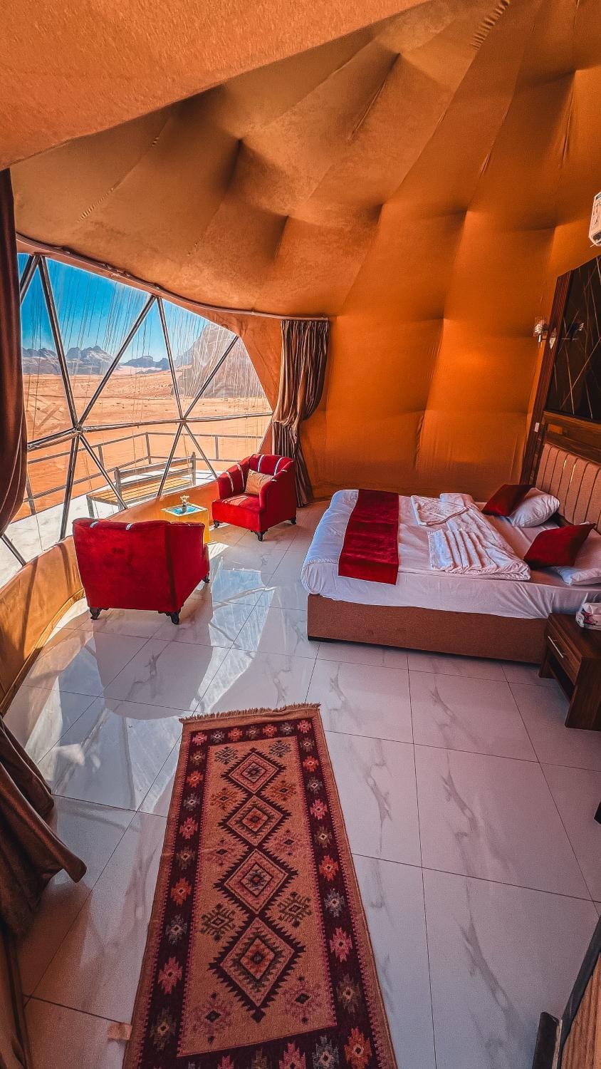 Bed, Natural landscape, Living room, Photo of the whole room, Seating area, Bedroom, towels