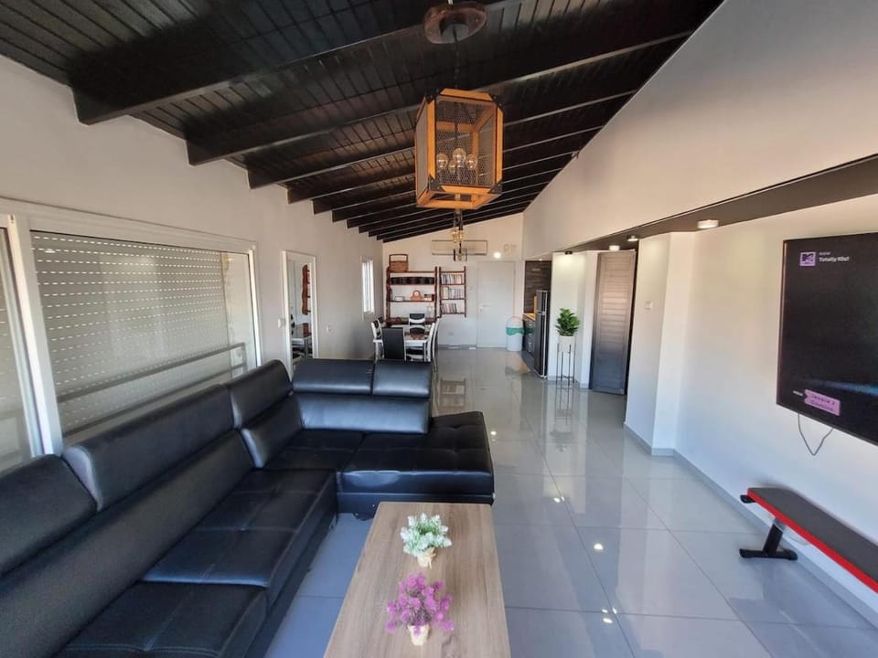 Communal lounge/ TV room, Living room, Seating area