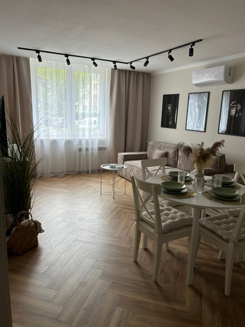Living room, Seating area, Dining area