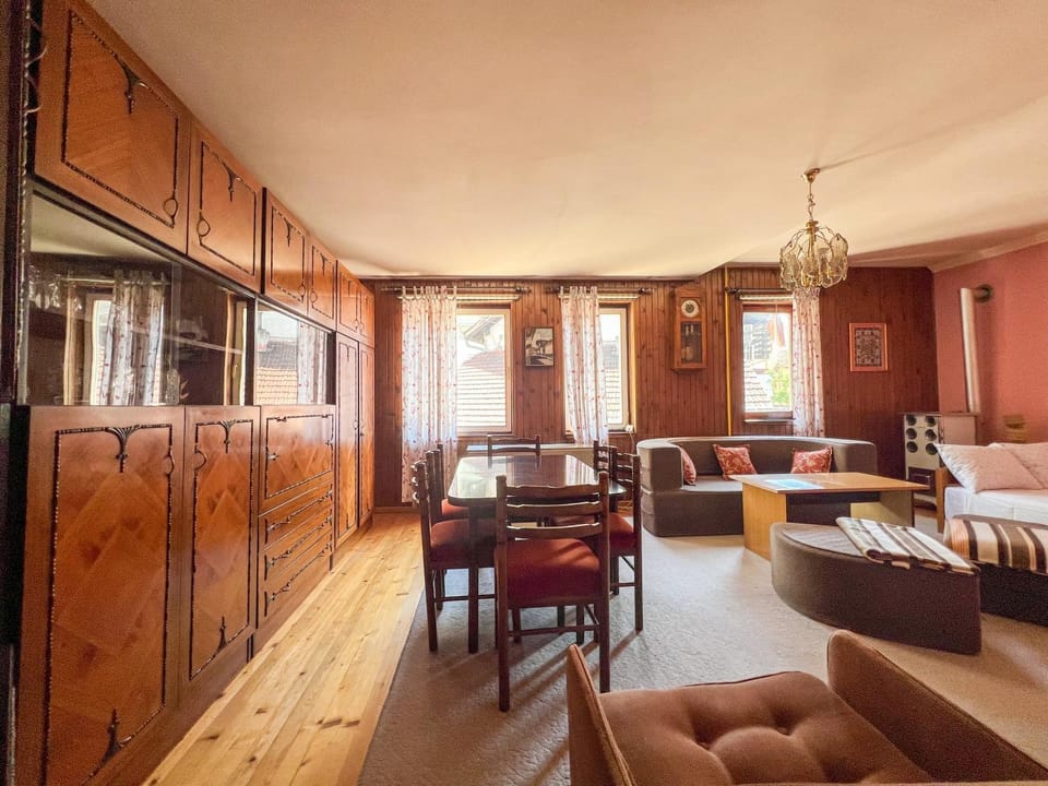 Living room, Seating area, Dining area