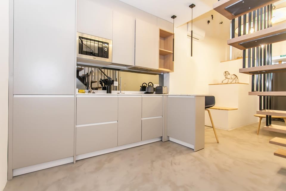 Stylish Duplex with Art & Charm in Prime Salamanca Apartment in Madrid