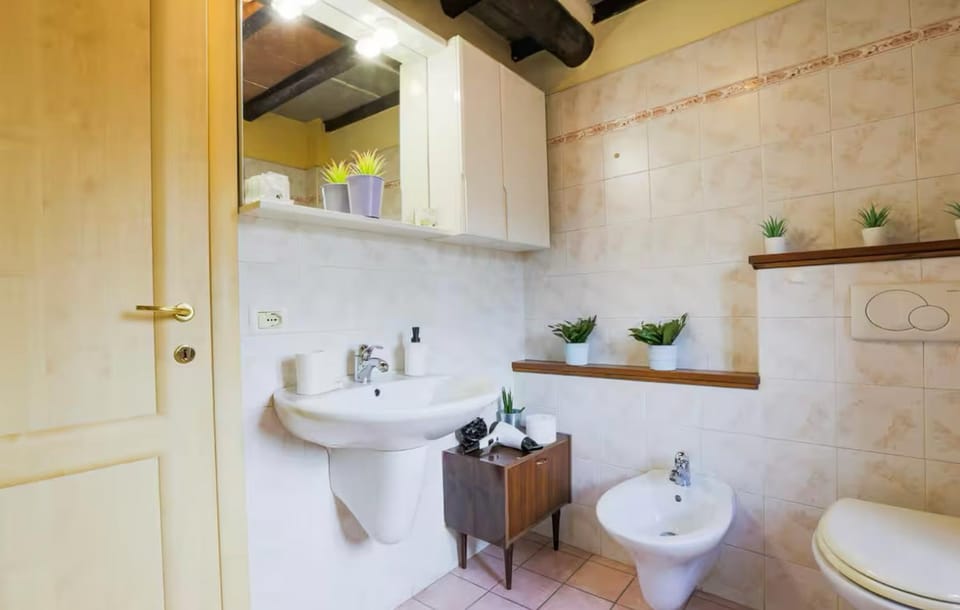 Toilet, Bathroom, bidet, towels