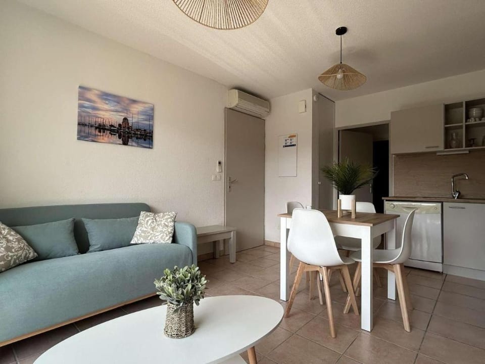 Apparemment RdC climatisé avec piscine, terrasse et parking - App 1502 Apartment in Gruissan