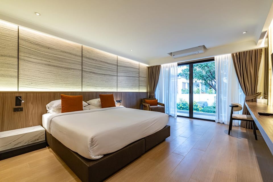 Bed, View (from property/room), Photo of the whole room, Bedroom