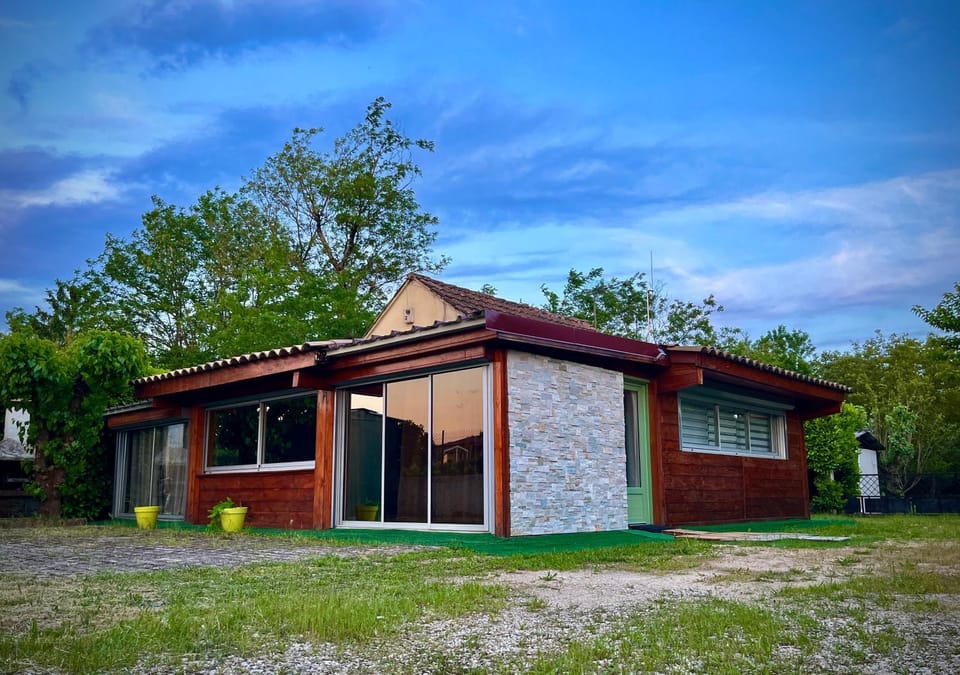 Property building, Day, Garden, Garden view