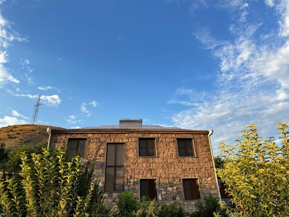 Rockside House Areni House in Armenia