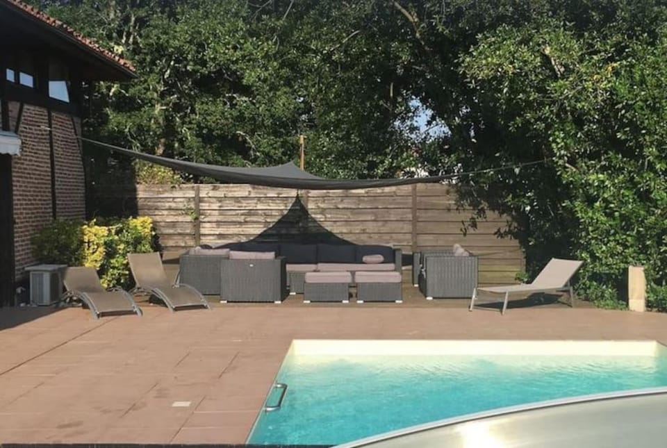 Gavial - Grande maison avec piscine Villa in Léon