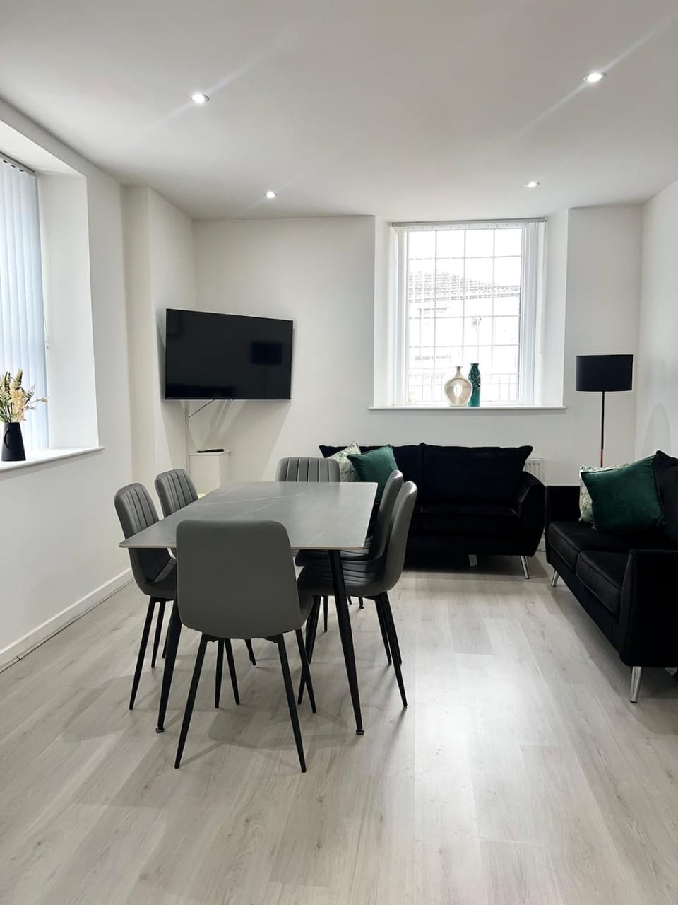 TV and multimedia, Living room, Seating area, Dining area, Evening entertainment