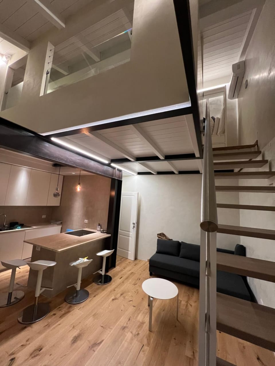 Kitchen or kitchenette, Seating area