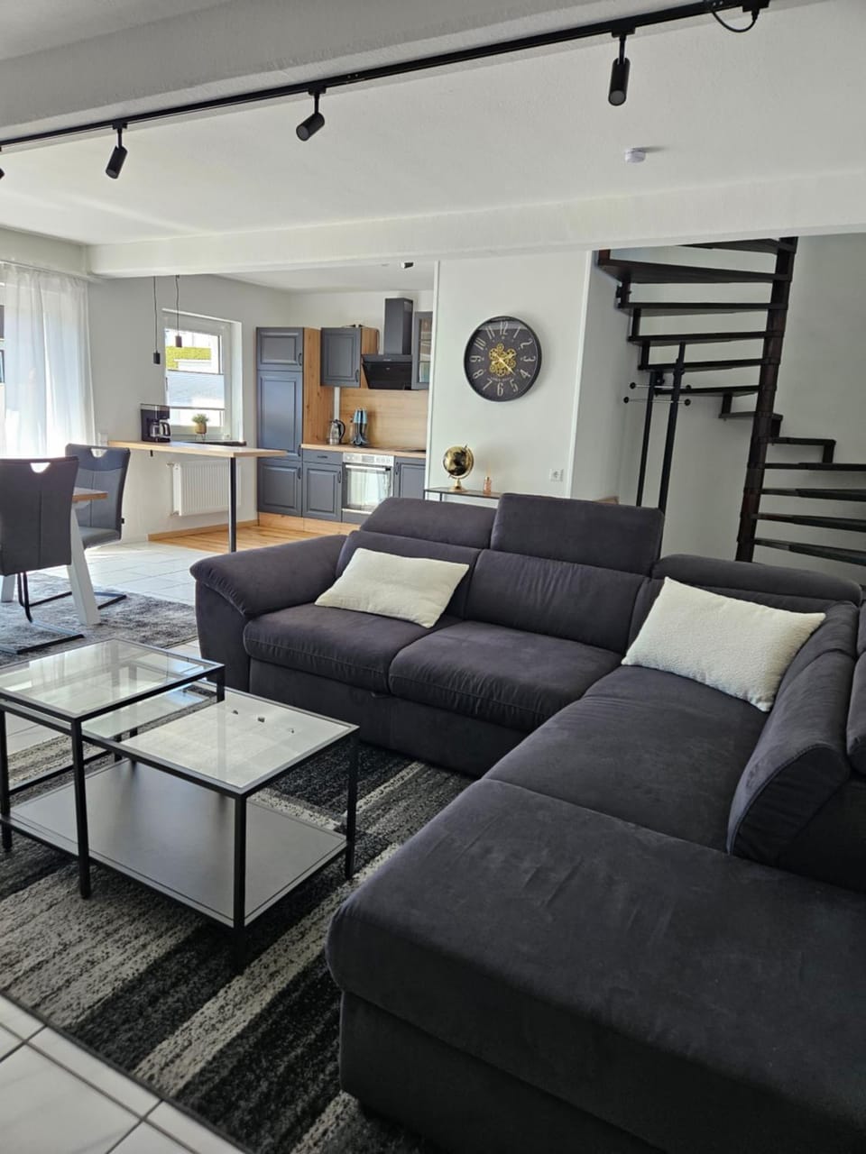 Kitchen or kitchenette, Living room, Seating area