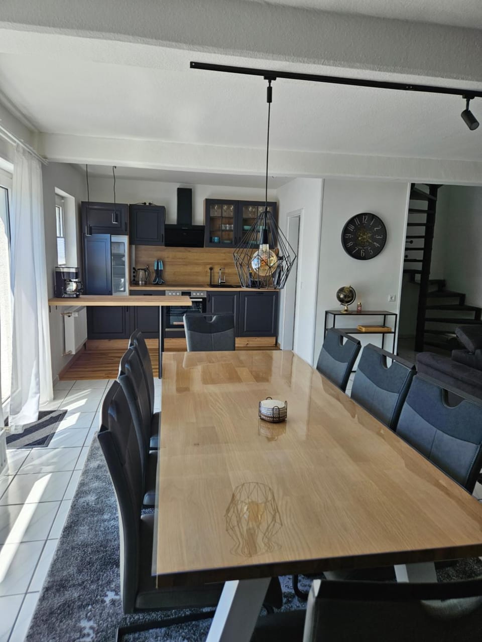 Kitchen or kitchenette, Seating area, Dining area