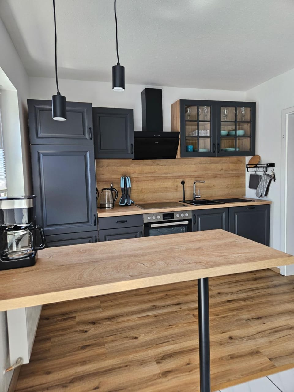 Coffee/tea facilities, Kitchen or kitchenette, Dining area, dishwasher, minibar, oven, stove, toaster