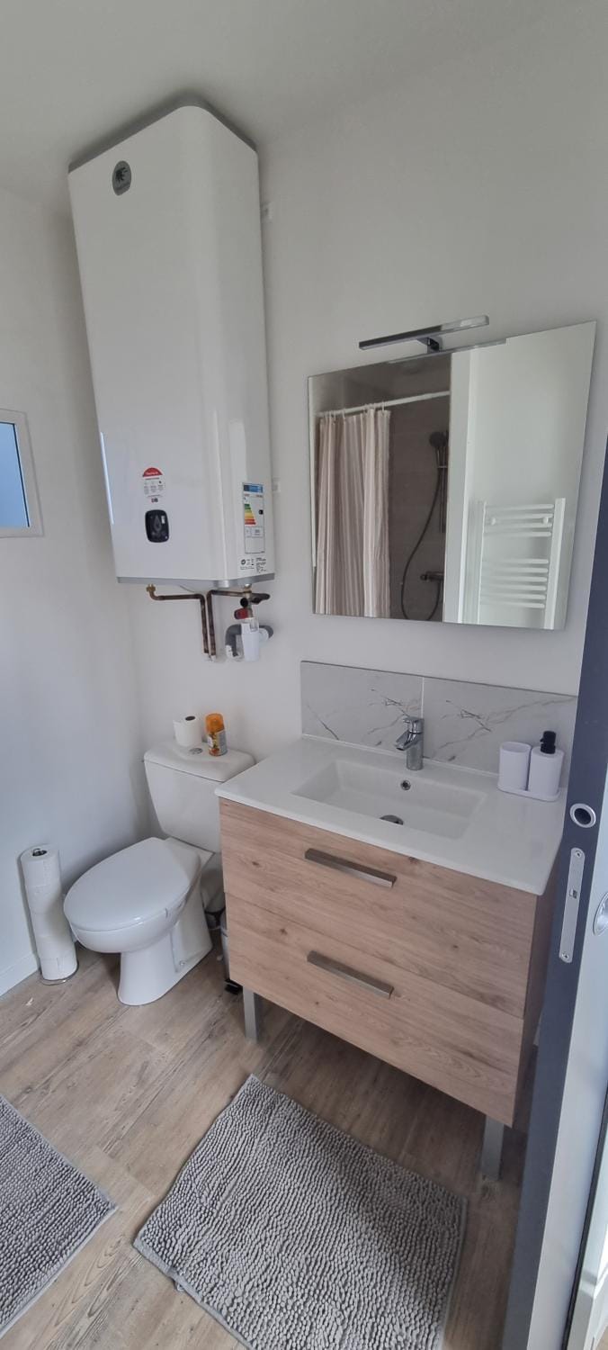 Shower, Toilet, Bathroom