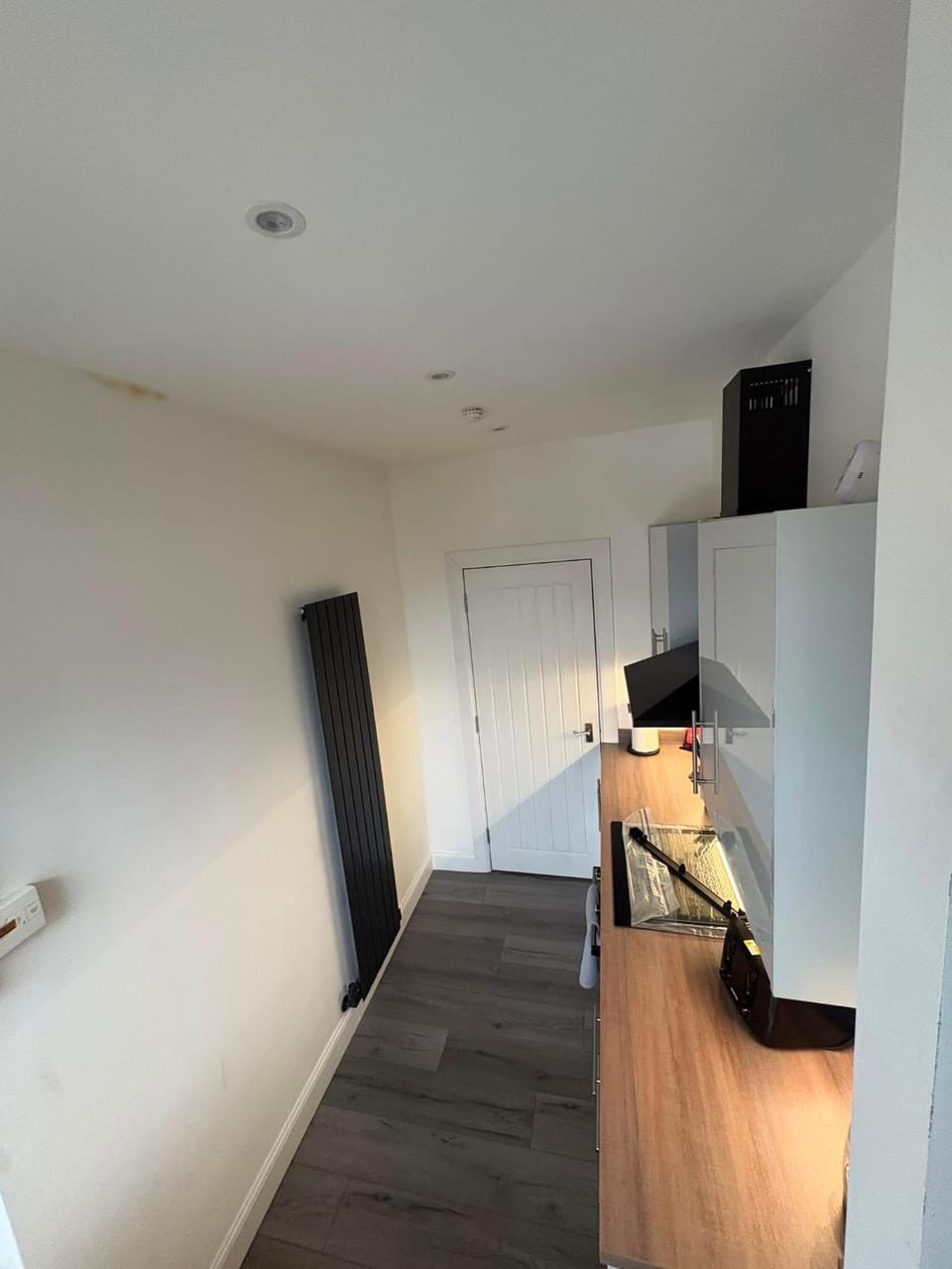 CONTRACTOR STAYS WELCOME newly refurbished 2 bedroom apartment sleeps 5 with free SECURE parking and WiFi Fully Fitted Kitchen with Washer Dryer Weekly bedding change and hoover Long Term Stay Rate available 3 miles from City Centre Apartment in Glasgow